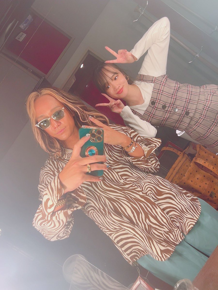 AGE_MASAYA_'s tweet photo. Sing for U🎙
めっちゃ素敵な空間でした🫶🏾🌹
初めて一緒に歌ったのは
3年前のアコースティックLIVE🎹
そこから想い返しても
U.forとはよく歌ってきたなぁ🎤
これからも変わらず
パワフルな歌声で
みんなを包み込んでな🤱🏾💫
改めて誕生日おめでとう🎂🎉
#SingforU #写真若すぎ https://t.co/NlFlRAosio