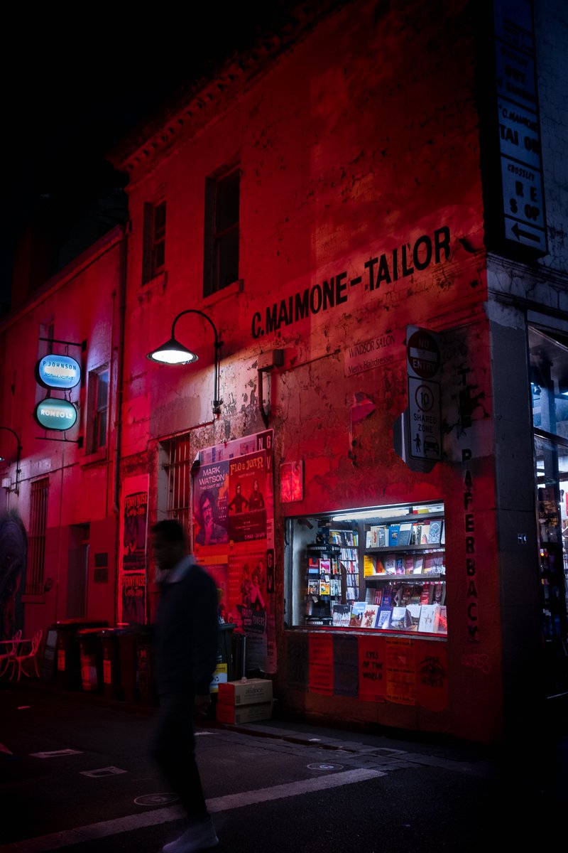 A late night story

#streetphotography #streetphotographer #streetphotographers
#melbourne #melbourneiloveyou #melbournecity #melbournelife #silhouette #shadows