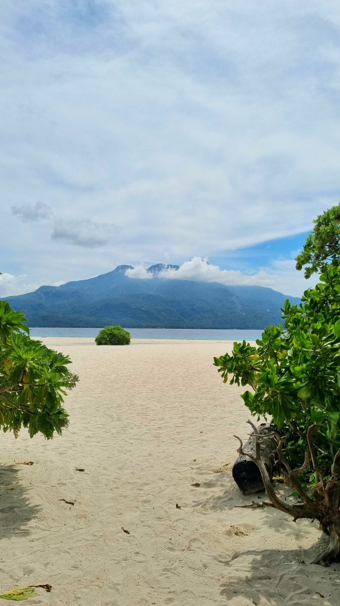 bhangzee's tweet photo. #NaturePhotography
#NatureBeauty
#naturelovers
#sealover #beachvibes #travel #explore #vacation #Chillin #skyphotography #skylover #islandlife #phonephotography
#letleeiiphotographyinspireyou https://t.co/njMAEbpQuK
