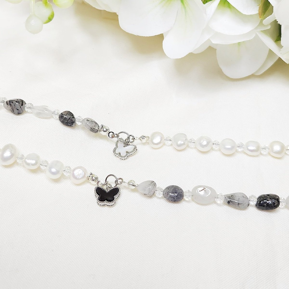 #rt #rt이벤트 알티 추첨 한 분 랜덤 악세사리 드려요!

✨️마스의 반짝 주얼리 마켓✨️

목걸이 - 0.8
담수진주&amp;침수정 자개 나비 팔찌 - 2.5
침수정/가넷/로즈쿼츠 원석 반지 - 0.5

목걸이와 팔찌 모두 하나씩만 준비되어 있습니다!

반택 +2000 편택 +3500

타래로 설명 이어집니다:-)