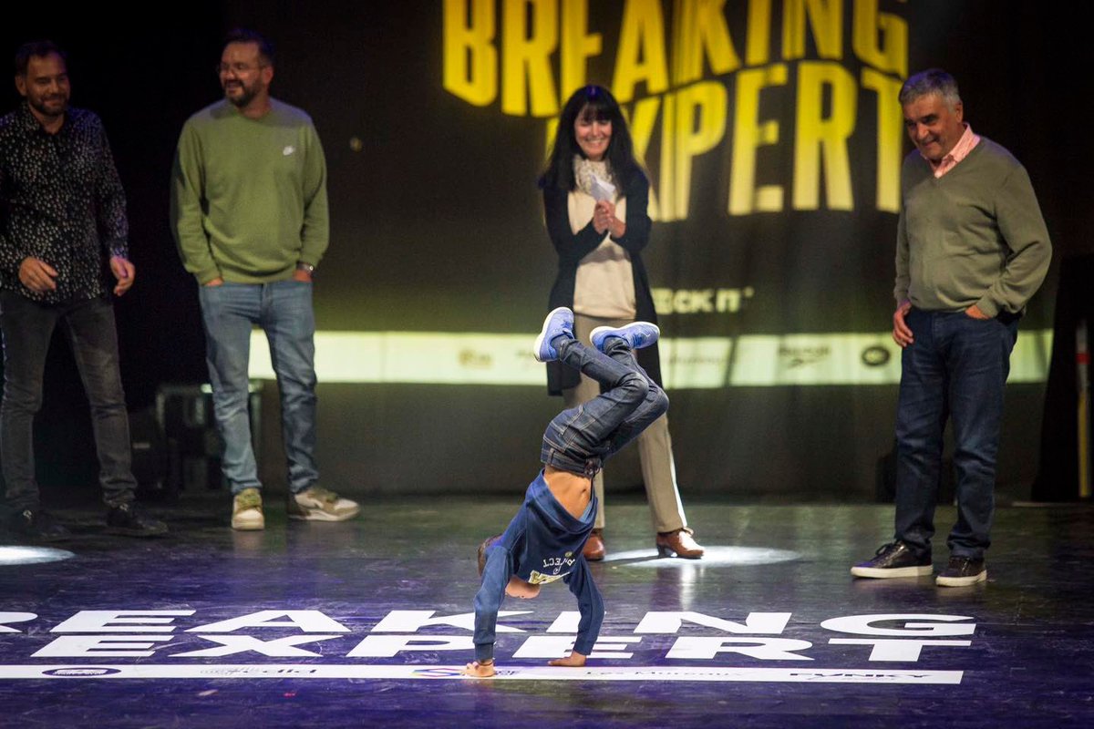 Les_Mureaux's tweet photo. Ce samedi 1er octobre, les meilleurs #Bboys et #Bgirls de la planète #breaking nous ont présenté un #show d’exception, sous le chapiteau du #Festival international du #Cirque des #Mureaux 🤸🏻♂️💥
Évènement organisé par l’association #FunkyLadies
@AntoinetteGomis @CUGPSEO https://t.co/4ksqrVxqt5