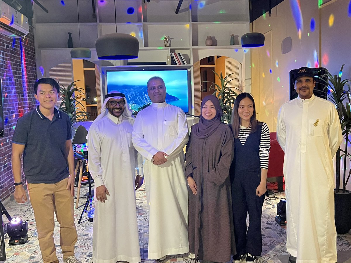 arab2ph's tweet photo. 🟢خبر
كرمت إدارة نادي محبي الفلبين 🇵🇭 بقيادة الكابتن عادل المسعود  أبو حازم باجتماعها الدوري يوم الجمعة الماضية ٣٠ سبتمبر بالعاصمة الرياض المجموعة الفلبينية 🇵🇭
 المبادرة للسعودية الخضراء🟢
Philipinos for Saudi 
Green initiatives
@FilSaudiGreen 
نظير مايقدموه من مبادرات طوال العام https://t.co/inmzDyyXmD