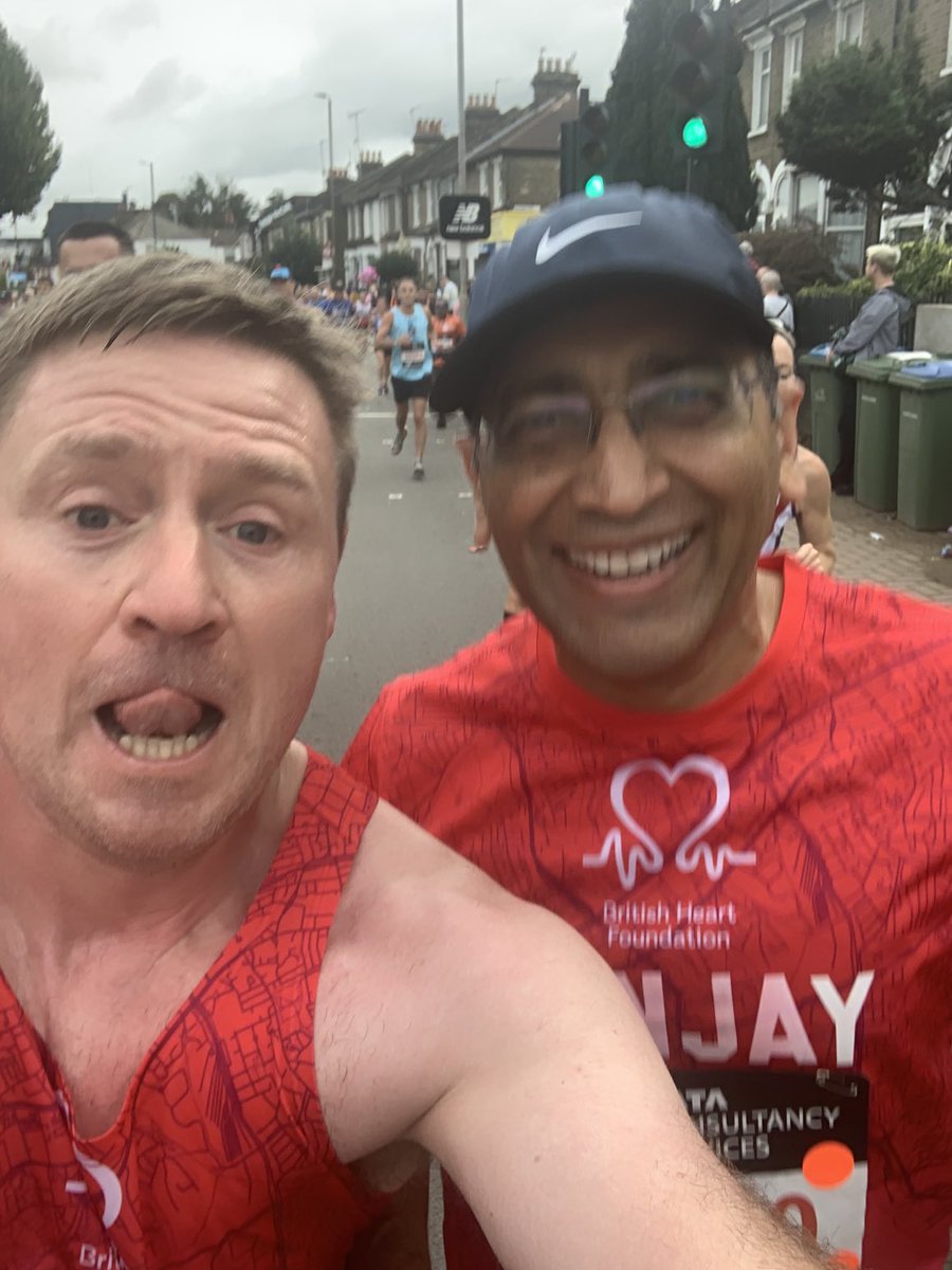 RhodriThomasBHF's tweet photo. we’re 8k in #bhf #gosanjay #tcslondonmarathon #bhfcymru https://t.co/BUAlJi3HTR