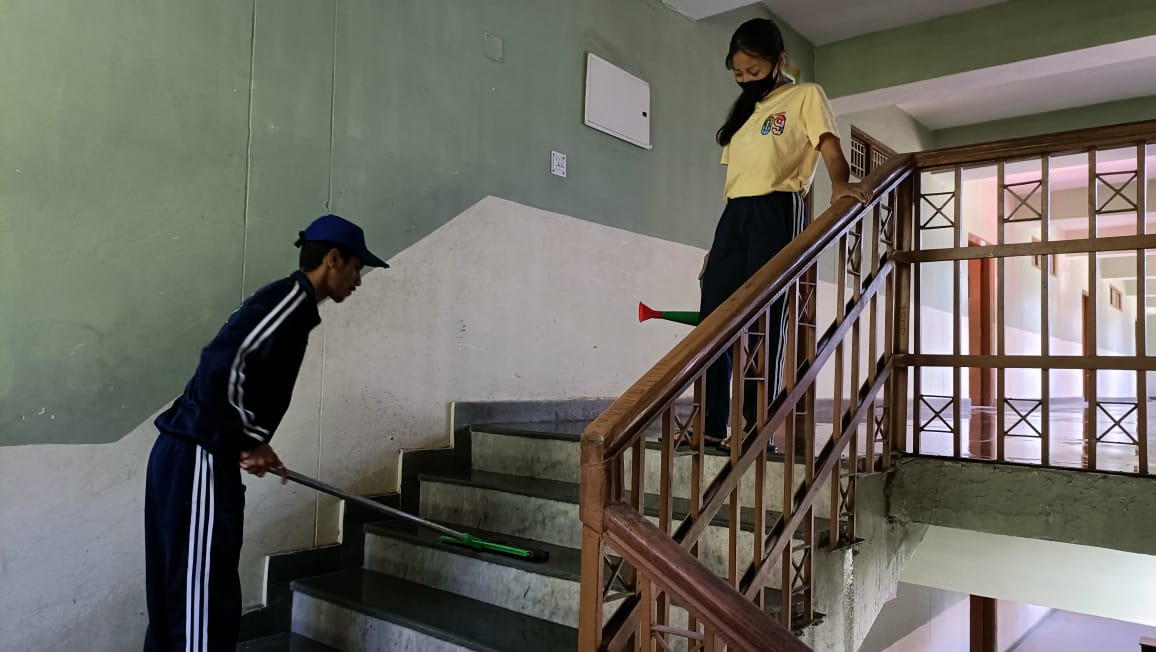 NSSRDChandigarh's tweet photo. #YuvaBharat #AmritMahotsav #CleanIndiaCampaign2022 #CleanIndia
Campus cleanliness drive was organized by the #NSS Unit of Government Senior Secondary School Jagatsukh, Kullu, Himachal Pradesh.
@ianuragthakur @NisithPramanik @YASMinistry  @pankajsinghips  @_NSSIndia @AmritMahotsav https://t.co/ECxTP4Zd2J