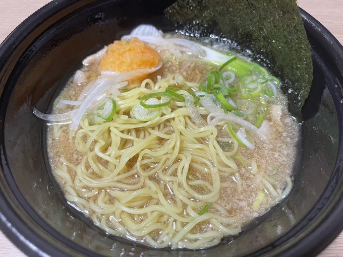 肉そば☺️出前でラーメン気軽に頼めるのはよき。肉はスープの中にいっぱい沈んでました… 