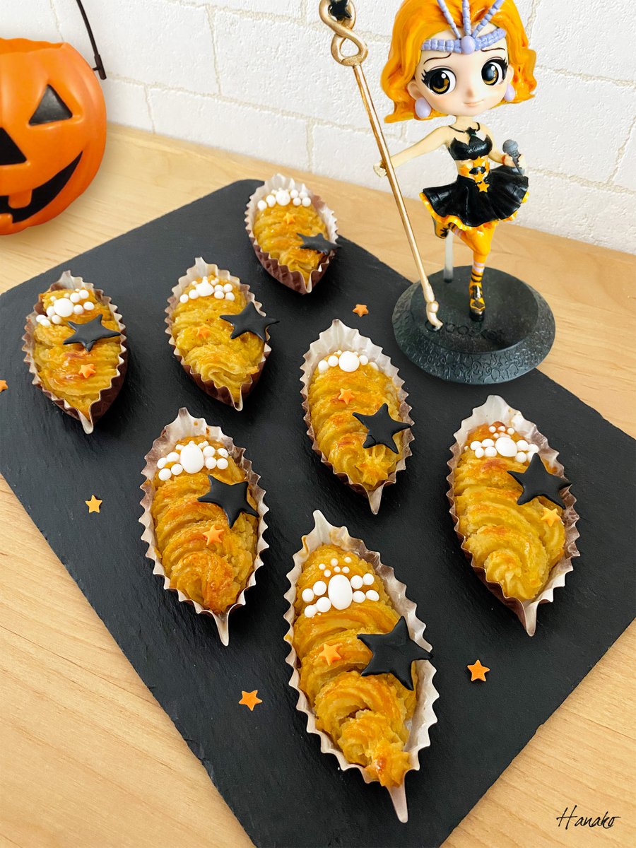 hanako_mooon's tweet photo. 手作りスイートポテトに余ったアイシングでパーツを作って添えました🥳イメージはミメットちゃん☺️髪のウェーブ��スイートポテトの色がマッチしてたので😆
甘い香りに誘われてさくら氏（sakuraaira04090）のミメットちゃんが遊びにきてくれたよ😍
#セーラームーン https://t.co/jT4lgvNbtX