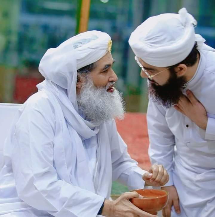 میں یہ بولا یا تو اپنا مصطفیٰ سے ناطہ توڑ دے۔۔
یا نبی کے عاشقوں سے بحث کرنا چھوڑ دے۔۔
#EagleOfIslam