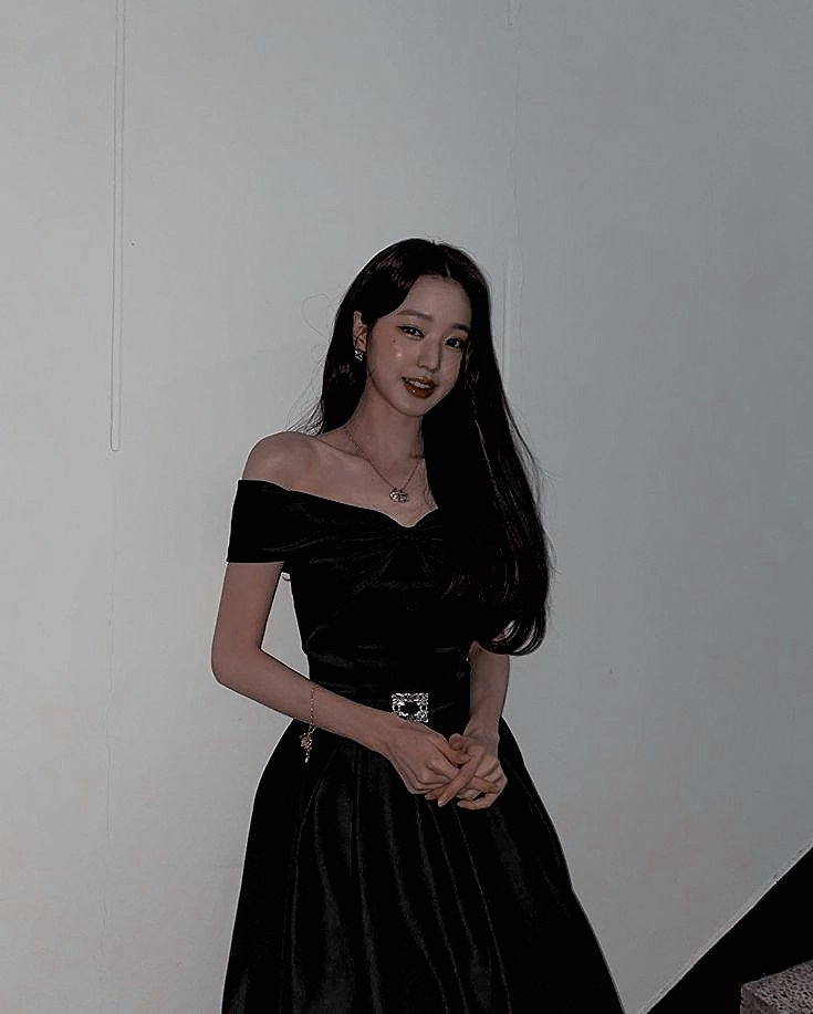 ninivige's tweet photo. ㅤ
ㅤ
⬫˙𓈒ꫀᥣᥣꫀ'᥉ ❪ᦸvᦸnɬ؛uρძᨡɬᦸ❫❫•#homecomingball : aramızdan erken ayrılması gerektiğini için geceyi kısa kesmek zorunda kalan charlotte'u gitmeden yakalayabilmiş olduğuma çok sevindim. böyle bir güzelliği kaçırmak büyük bir hüsran olurdu.
ㅤ https://t.co/VUrgK7SrsK