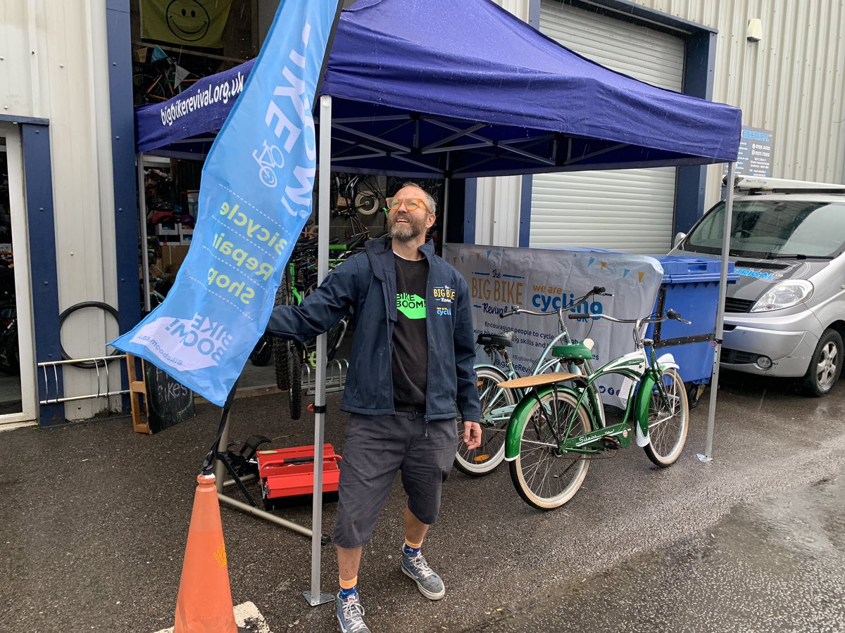 bikebooom's tweet photo. The weather may be wet and windy, but @thomasrobot is flying the flag for FREE bike safety checks and adjustments until 2pm here at Bike Boom near #Fishersgate station, supported by @wearecyclinguk’s #BigBikeRevival.
Bring your bike along NOW.
We’ll check it’s all set for autumn. https://t.co/cQQgD4fRms