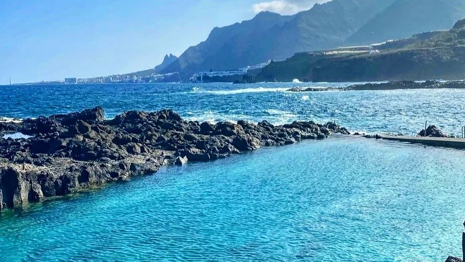 carnedecabra's tweet photo. #Jover es pasear por el muelle recibiendo la brisa del mar e ir descubriendo las zonas rocosas, calas de callaos, pequeños charcos y la joya de la corona, el motivo por el es un destino playero muy apreciado: la #piscinanatural 

ℹ️ https://t.co/5vZIsnYjGS https://t.co/VppCjcdAxc