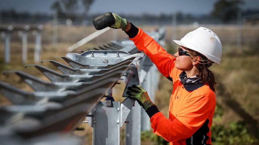 CleanBanyule's tweet image. Alison Aberley chose to become an electrician partly because she'd heard the shift to clean energy would mean plenty of work. Over the last two years, a series of reports have predicted enormous demand for workers in the clean energy sector. 

buff.ly/3QZcx4s