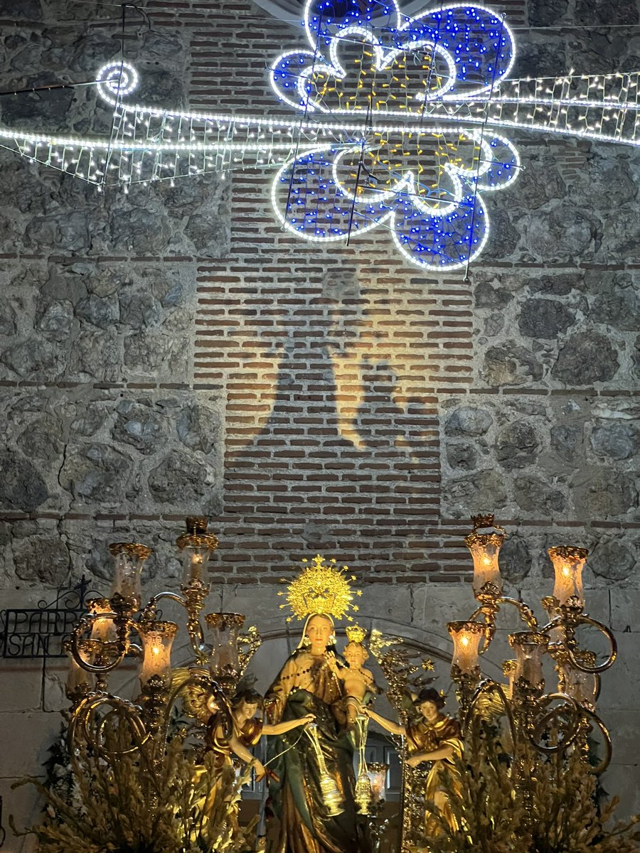 En la tarde-noche de ayer estuvimos acompañando por sexto año consecutivo a Nuestra Señora Madre del Rosario por las calles Madrileñas.

Agradecer el buen trato que nos da la hermandad, sobre todo a nuestro amigo José Mari y su equipo.

La música de Santa Cecilia 🎺