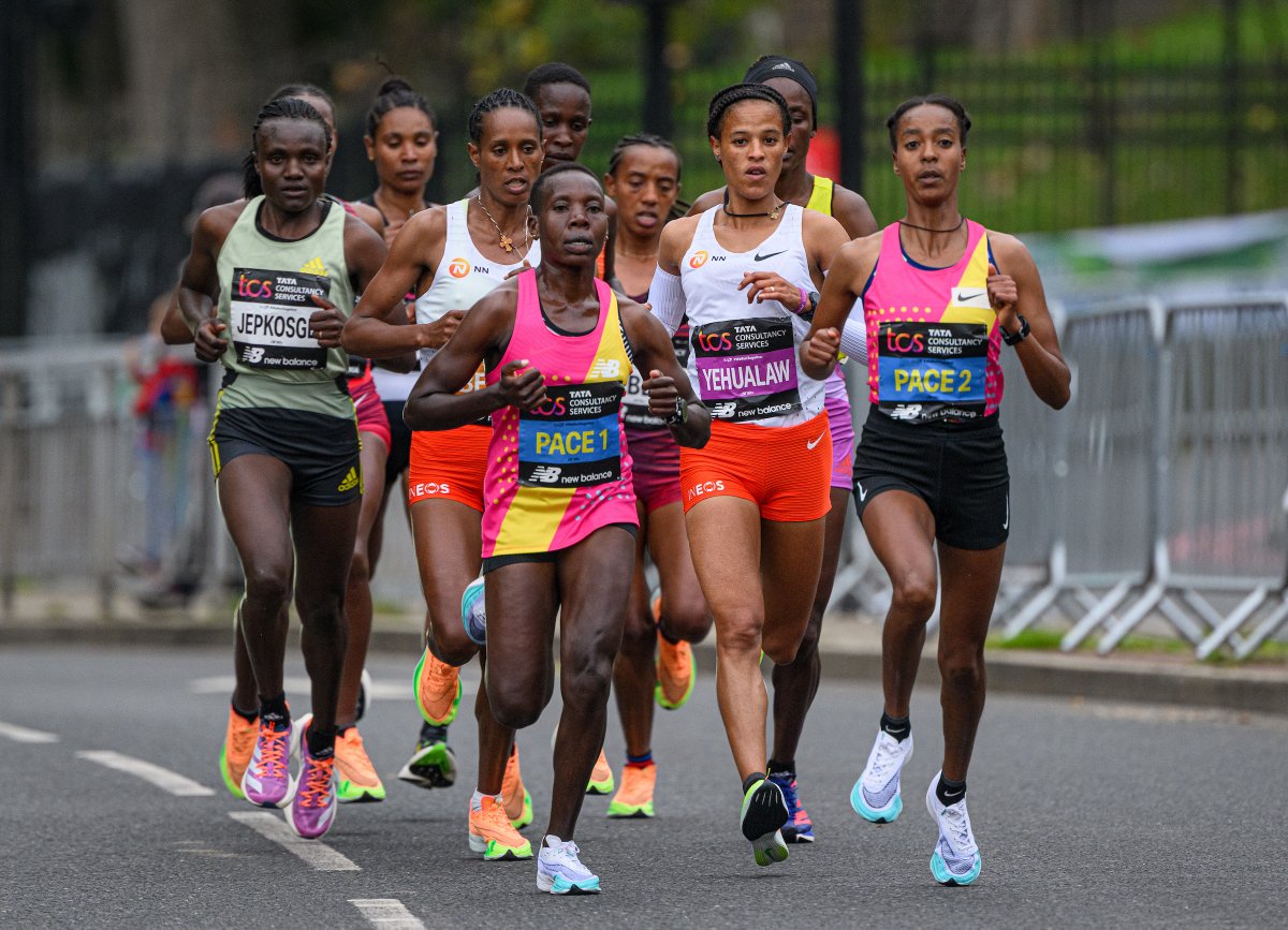 London Marathon winner 🔥 Yalemzerf Yehualaw wins the elite women's race in a stunning time of 2:17:26 – courtesy of a 4:43 mile split at 24 miles 🇪🇹 The third fastest time ever at the @LondonMarathon 💥 #LondonMarathon