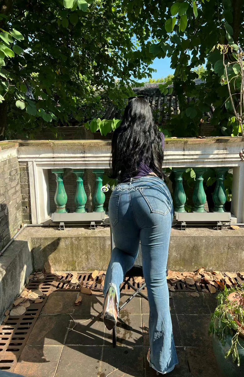 希望今年在上海不要再爆肥了😭这牛仔裤快把里面热臭了 #炎炎猪 #炎炎炎cp #巨臀 #fatass  #丰乳肥臀 @sw66t89988 @BIGASS699 https://t.co/xzozewMCaJ