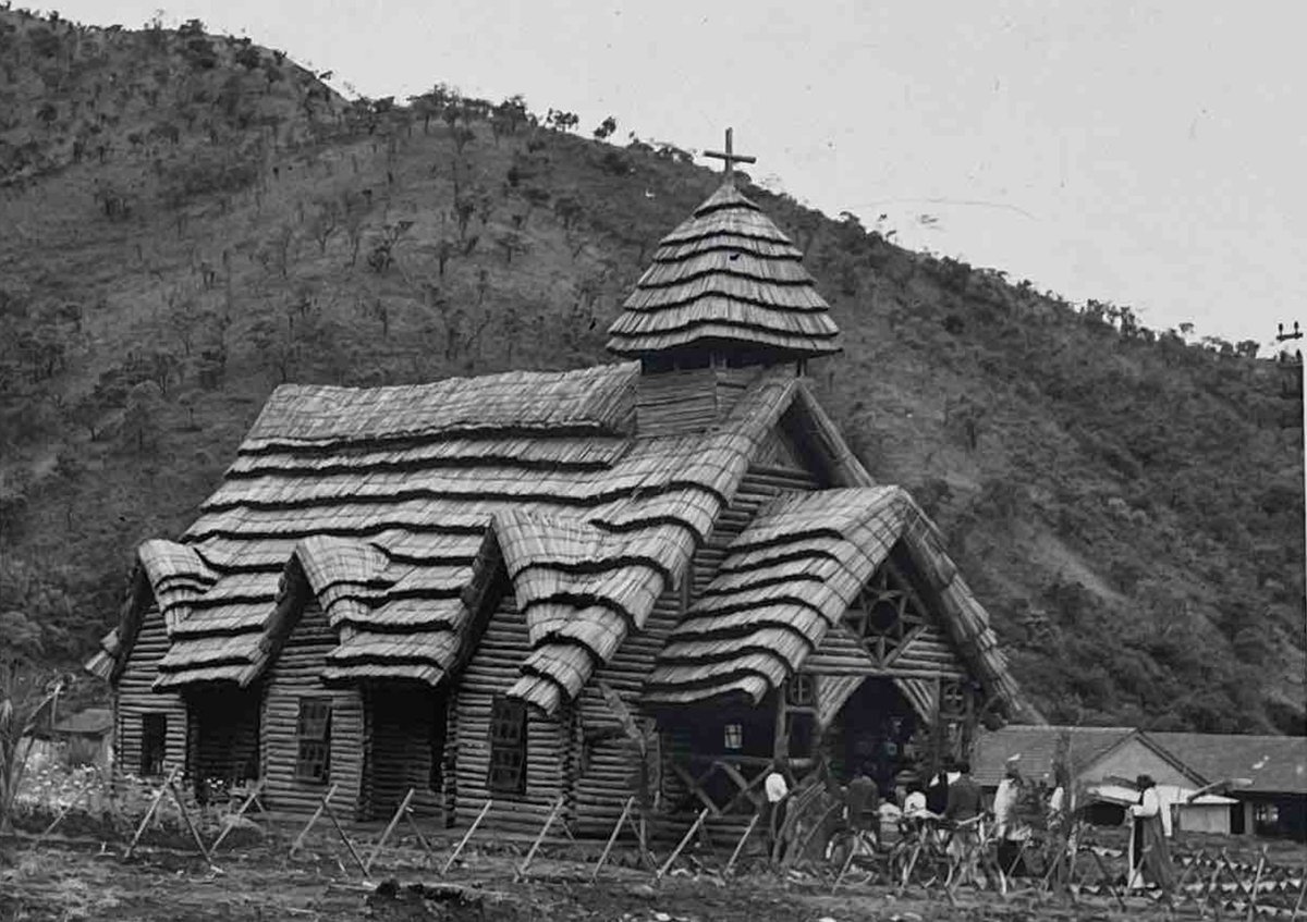 On this Sunday, here is All Saints' Church, Kilembe Mines, Kasese, 1955. A copy of the photograph is now housed in @theULSpecColl. The structure was still standing in 1969. I am unsure when it was rebuilt?