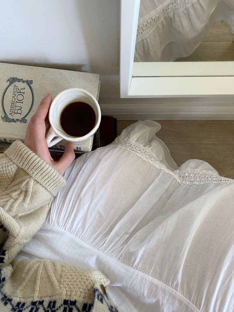 malusokay's tweet image. Sunday spent reading 💭