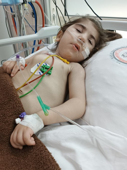 GonuleKopru's tweet photo. Sümeyye yoğun bakımda sizlerden gelecek destekleri bekliyor 1 sms 10 tl bugun Smsler sümeyye için gelsin mi https://t.co/tIBq8SOxq5