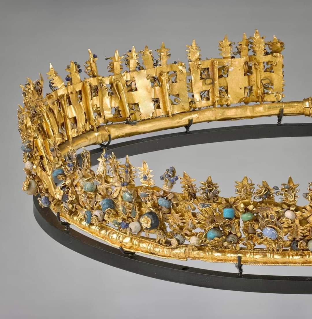 ArchaeoHistories on Twitter "Tiara; one of oldest and most distinctive