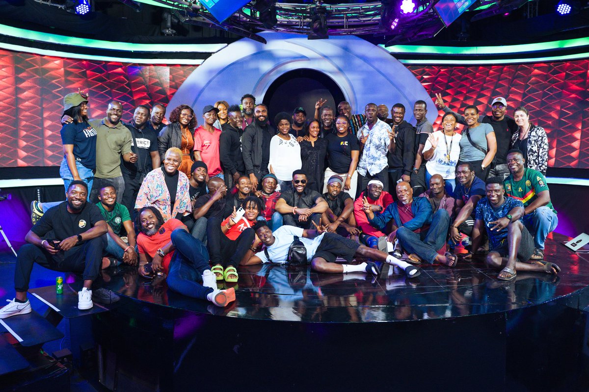 Ebuka's tweet photo. Massive shoutout to my squad. The team that makes the #BBNaija Sunday liveshows pop! Yes, this is just the liveshow crew. Production, lighting, sound, technical, scripting, camera, graphics, floor management, photography, logistics, screens, etc.
Let's end on a high tonight 🙏🏾 https://t.co/vI24Aouxje