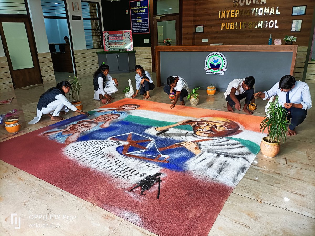 RudraFine's tweet photo. In the premises of Rudra School, Rudra Institute of Technology Mawana, students of Department of Fine Arts made 10 feet long Rangoli on Gandhi Jayanti.
Guidence by @GouryanAnkush

@PMOIndia @narendramodi @myogiadityanath @RahulGandhi @rashtrapatibhvn @yadavakhilesh @UPGovt https://t.co/IgWALUxJQu