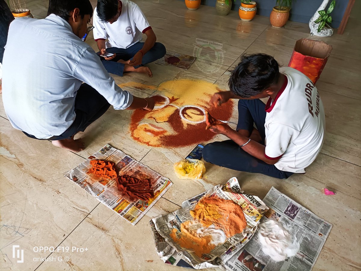 RudraFine's tweet photo. In the premises of Rudra School, Rudra Institute of Technology Mawana, students of Department of Fine Arts made 10 feet long Rangoli on Gandhi Jayanti.
Guidence by @GouryanAnkush

@PMOIndia @narendramodi @myogiadityanath @RahulGandhi @rashtrapatibhvn @yadavakhilesh @UPGovt https://t.co/IgWALUxJQu
