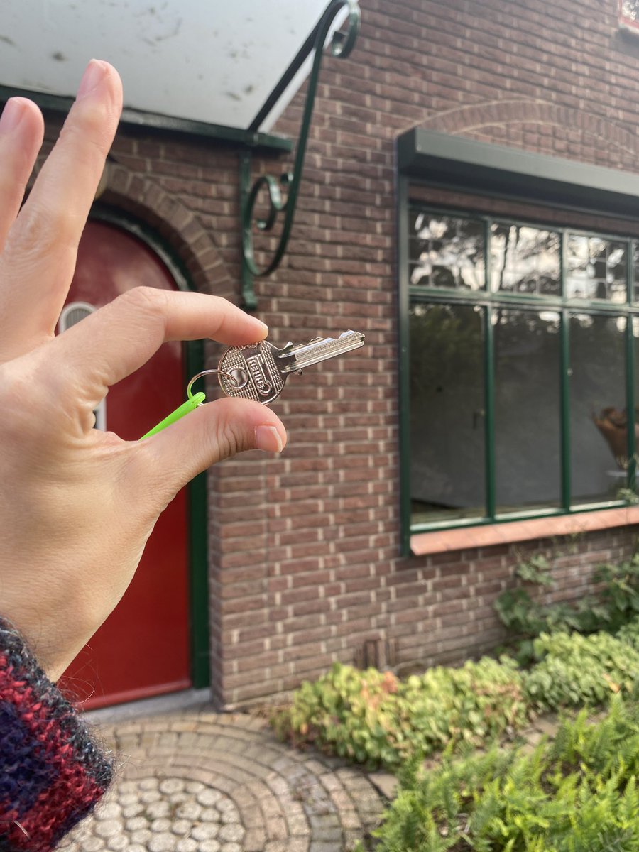 esther_bennink's tweet photo. We got the key of our new home, let’s star (a lot of) renovating! #nieuwhuis #klusproject https://t.co/VzvE16xnUY