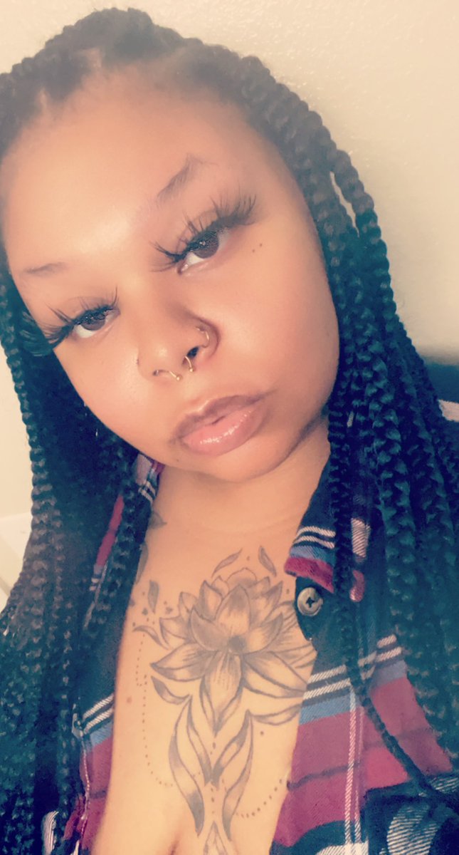 MyraDabbw's tweet photo. Somebody man’s:…….
Me: 4 attachments #bbwbooty #bbwass #thickblackass #thick #prettybbw #phatbottom #biggirls https://t.co/mNkX51UbIQ