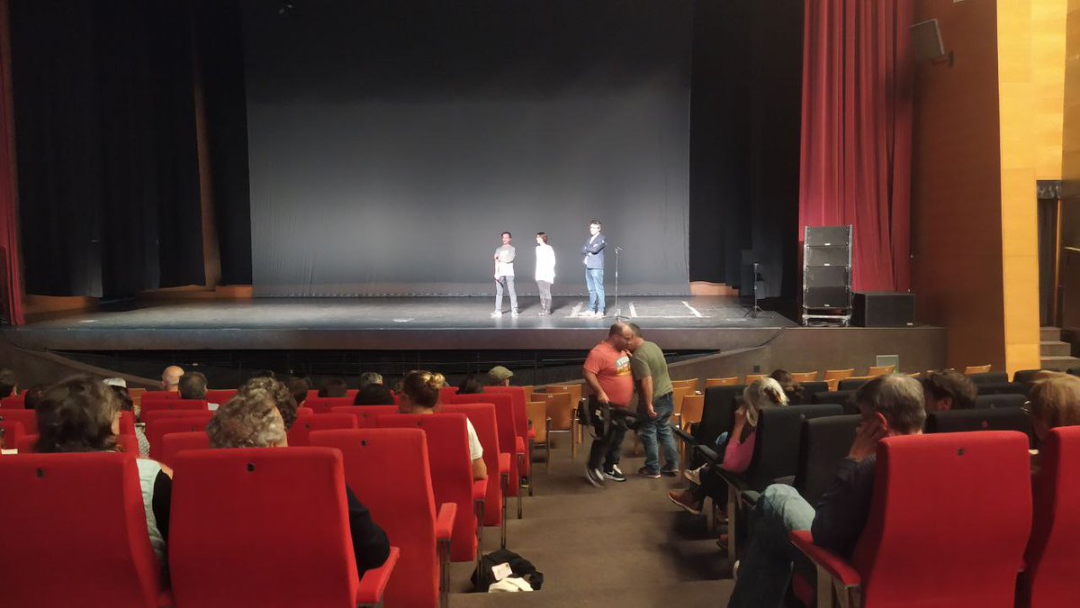 ecoloxistasvigo's tweet photo. 🎬 Estivemos onte en Pontevedra na presentación do documental "Cazarepresas" organizada por @do_rente. Exemplos de recuperación de ríos eliminando obstáculos artificiais como o salto de @Naturgy Ponte Inferno no Río Verdugo. #RiosConVida https://t.co/hR1PTBhq3t