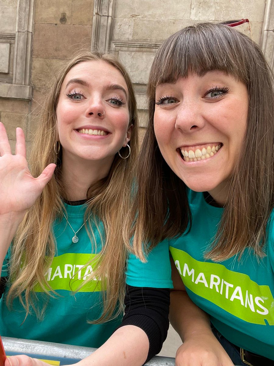 Our cheer teams are across London to support our wonderful #TeamSamaritans runners who are taking on the #LondonMarathon today💚

Here's our very own @Hannah_Lattimer and @Abiameliarice at our Monument cheer point 🤩