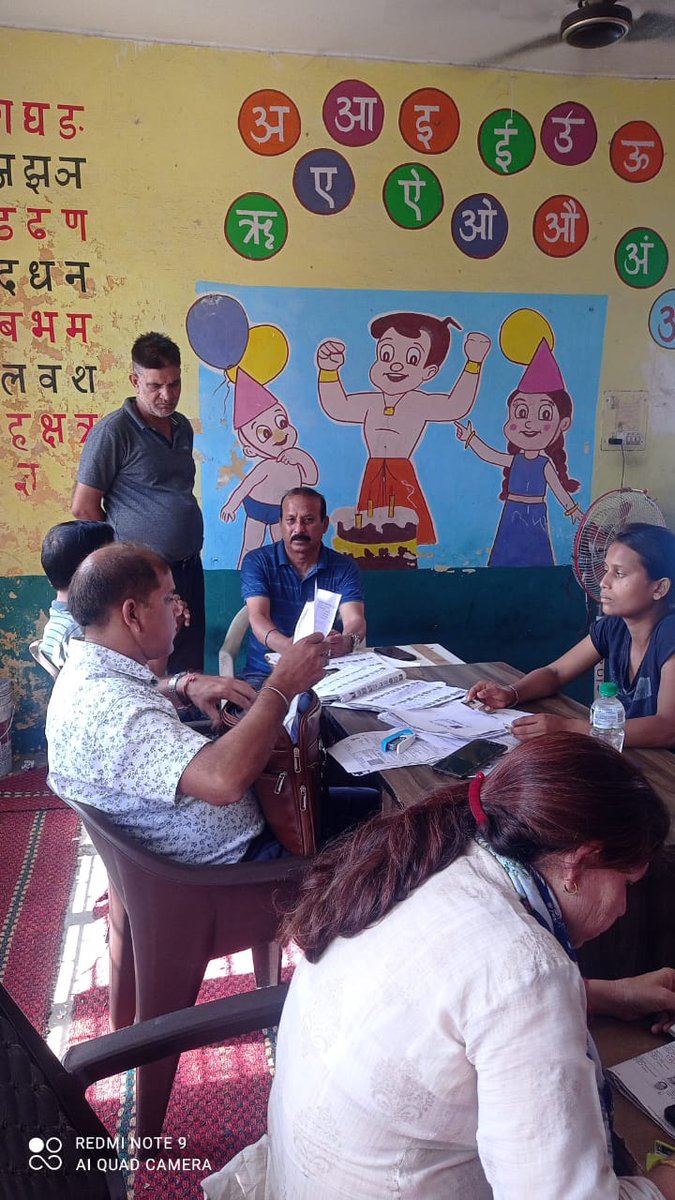 YuvrajS10723678's tweet photo. #जम्मू_नॉर्थ_विधानसभा के अलग अलग #Polling_Booth पर जाकर लोगों से #नए_वोट बनाने की अपील की और #BLO's को #BLA  के साथ लोगों से घर घर जाकर संपर्क करने की प्राथना की ताकि समाज का कोई नौजवान जो #1st_October को #18_साल का होगा वो अपना वोट बनवा सके 
@AshokKoul59 
@ImRavinderRaina https://t.co/XM5nebguIV