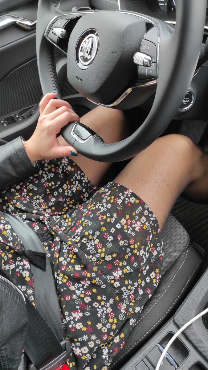 red_flamingo's tweet photo. Hi, any pantyhose lovers here?
#rajstopy #bezkrocza #bielizna #dekolt #przymierzalnia #pantyhoselove #crotchlesstights https://t.co/GWeQm9zRRz
