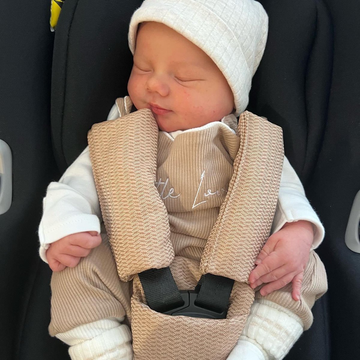 Robertlove26289's tweet image. Welcome to the world Emma Love. 💖 what a feeling. Now time to spend some quality time with my girls 🥰