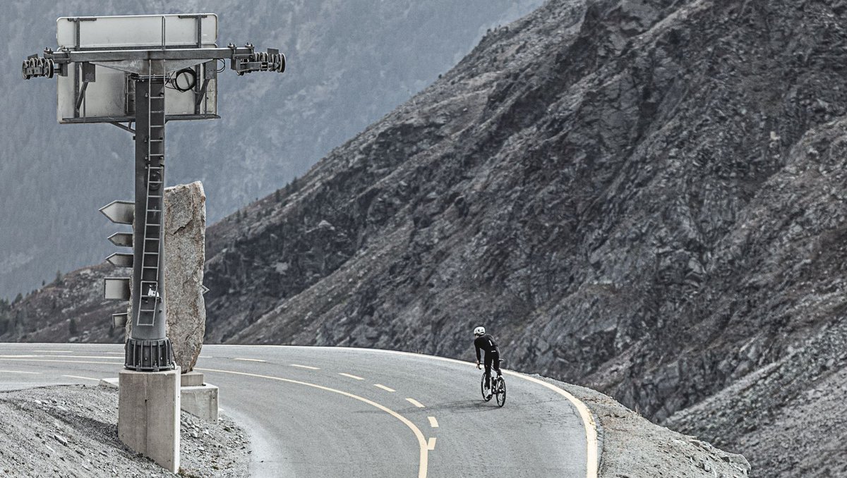 LeColUK's tweet photo. New products, fresh technology and our usual quality. 

The Le Col AW22 range, launching soon.

#RideFasterRideFurther https://t.co/AM741A7B1o