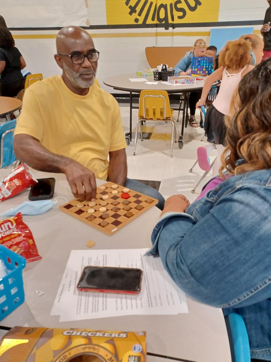 BrownElem's tweet photo. Our #ParentU Game Night was a huge sucess! https://t.co/qetdXTxIfG