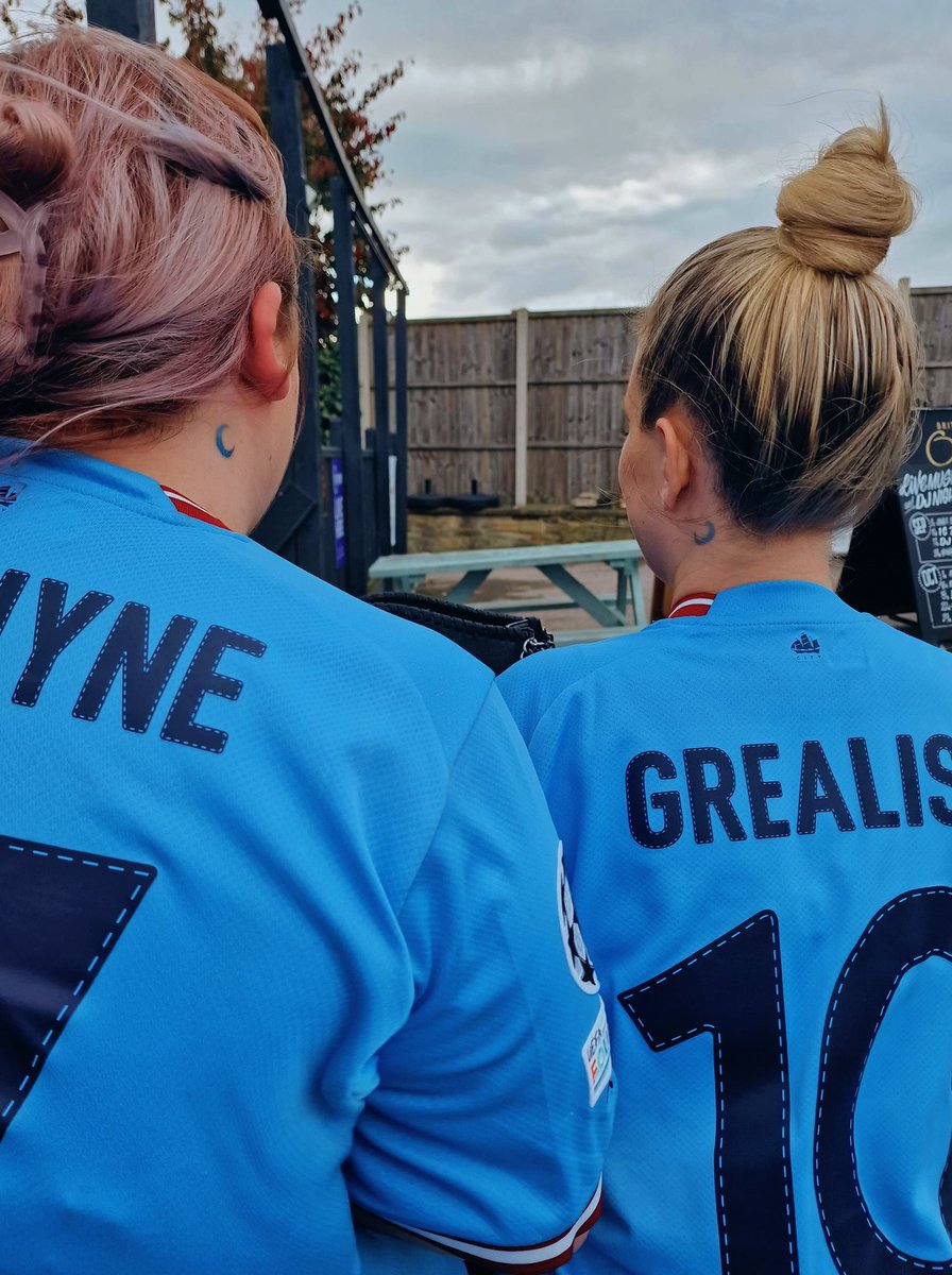 bethsmith93's tweet image. Showcasing our new tattoos 😍! Think our #BlueMoons 🌙 brought the team some luck! 🍀 What a game! ⚽️ #MCFC #MCFCvMUFC @ManCity @KevinDeBruyne @JackGrealish @PhilFoden @City_Xtra @kylewalker2 @rubendias @edersonmoraes93 @ErlingHaaland