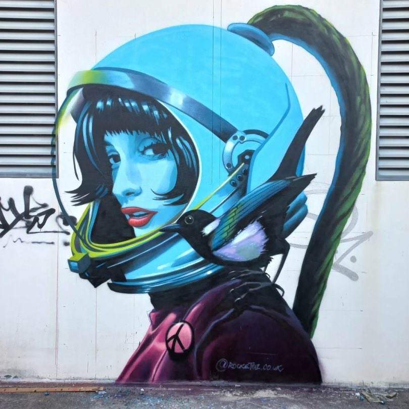 Paula_graffiti's tweet photo. Space girl
#StreetArt by Rocket01 in Porto, Portugal 🇵🇹 https://t.co/FlkoYHmQHY