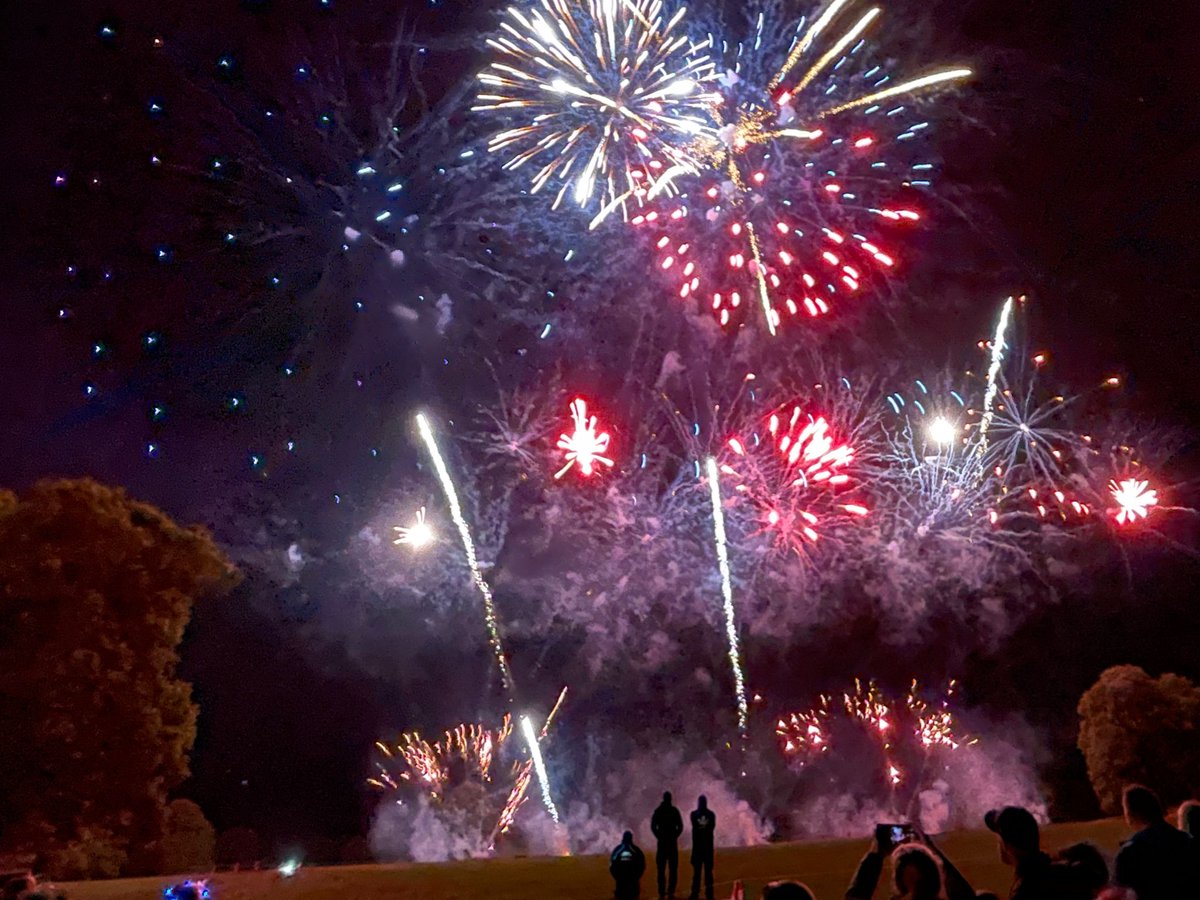 kez_fez's tweet photo. A fantastic finale at the Radical Horizons burn event. Thank you to my amazing colleagues @ChatsworthHouse for working together till make this a spectacular night. https://t.co/laWoRNSqDj
