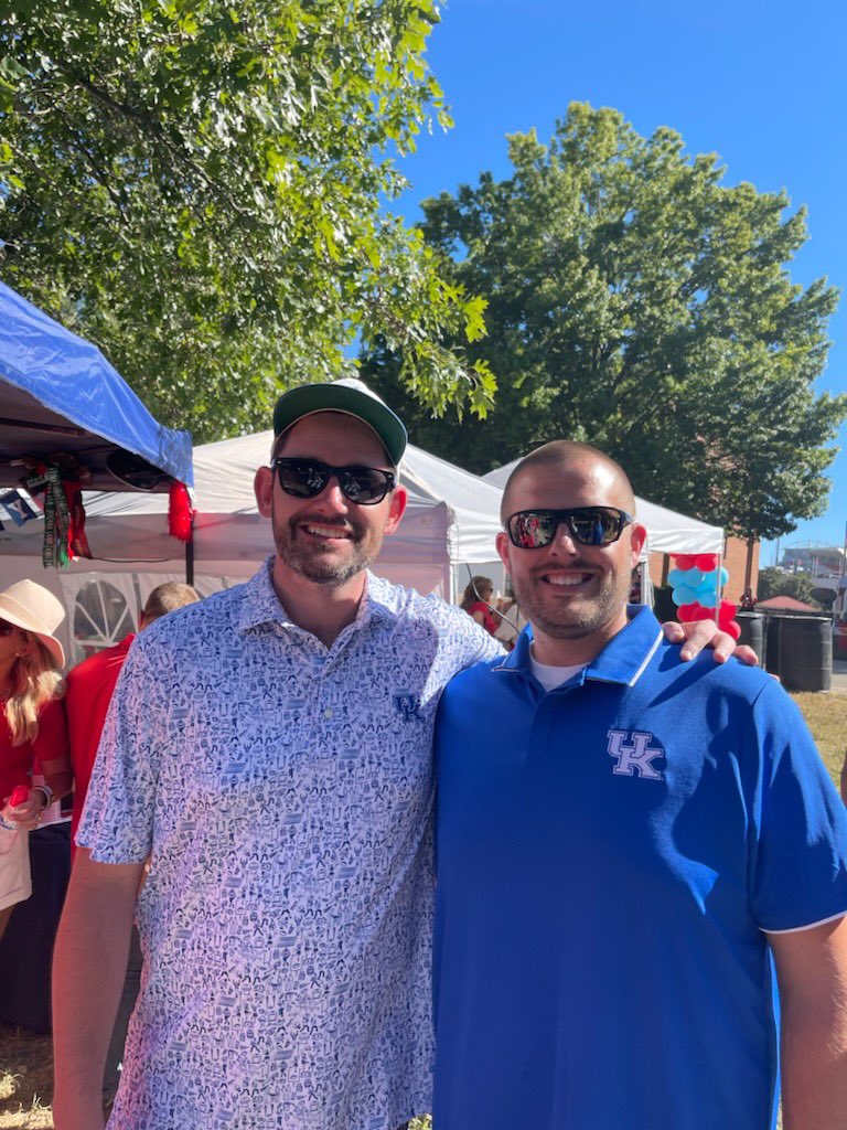 EJ_GoCats's tweet photo. Fun weekend, disappointed with the result but Ole Miss was a lot of fun outside the errors. You just never know who or what you’ll find in the “Grove.” @JennaMichon @DrewFranklinKSR https://t.co/Rtsgr2fgfp