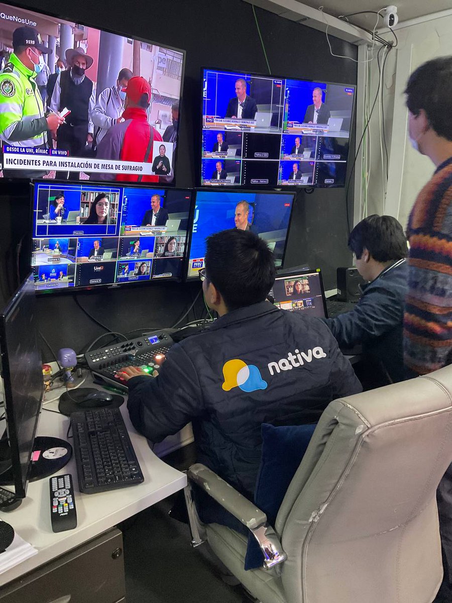 somosnativa's tweet photo. #LaLigaElectoral2022 | ¡Gran chamba! Esto ocurre desde nuestra dirección de cámara para traerles la mejor transmisión especial. #EleccionesMunicipales2022 

👉 Síguenos en vivo: https://t.co/JrjM7wluGp
📺 20.3 y 18.1 en señal abierta (TDT) https://t.co/rHQBJ4AH1V