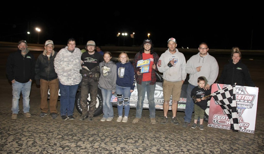 BulletChassis's tweet photo. Congratulations to Zane Reitz and crew on their win @chuckvegas64 last night in the @DIRTcarRacing Fall Nationals! Also claiming the 2022 National Championship!! This gives Bullet Chassis 4 straight National Titles in a row!! #TeamBullet https://t.co/5n0HoFpbRx