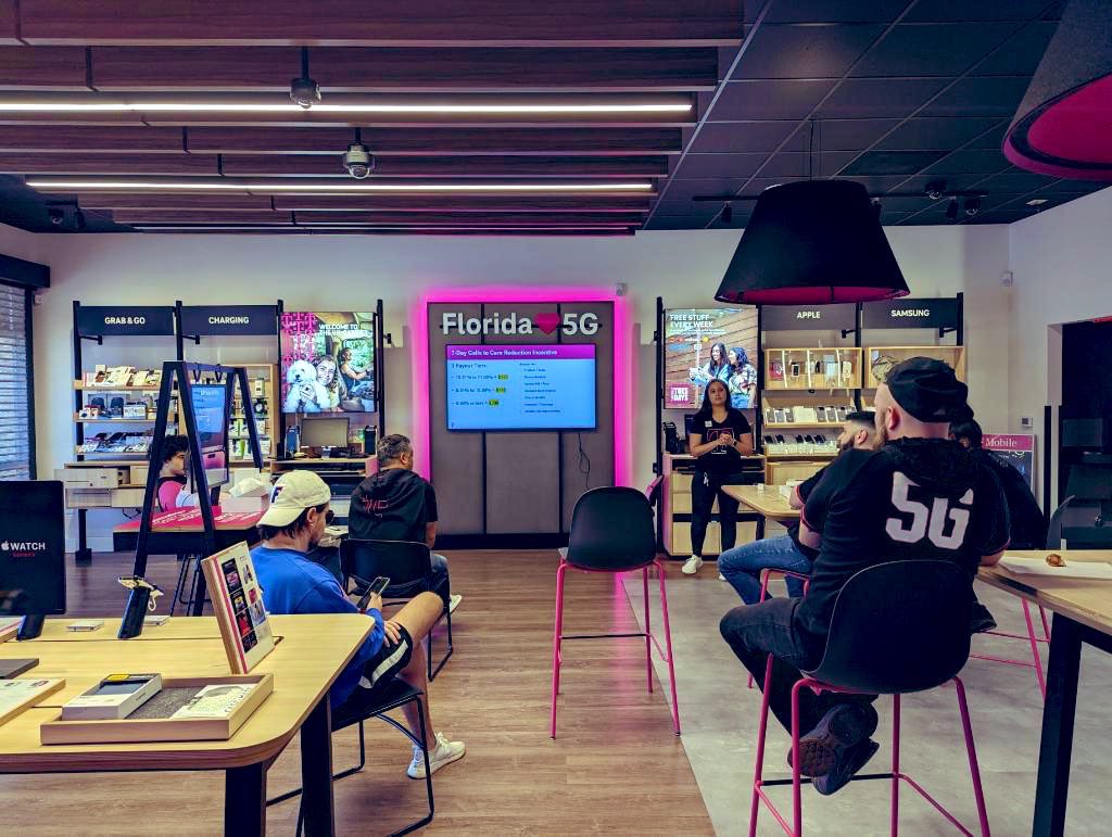 Thank you to the Archer squad for a fun, successful team meeting! 🙌🏼 So proud of this team for maintaining a top spot in the market throughout September✅ We celebrated our wins and created a game plan to win again in October🏆 Q4 here we come!!💪🏼 #OneTeam  #SMRA