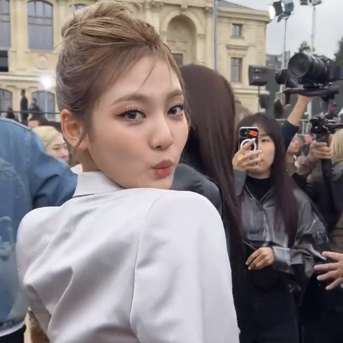 BABYPINK__S's tweet photo. Ningning in Paris https://t.co/898Ex8tRZe