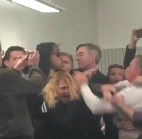 evertonfc2's tweet photo. @johnwat82357788 @UKPoliticalPics He tried that BS, at a set up he did at Bristol Uni also, forgetting also that his minder would be recognised after punching a girl in the face in the process also
#ToryArseWipe https://t.co/n58sNsgrjS