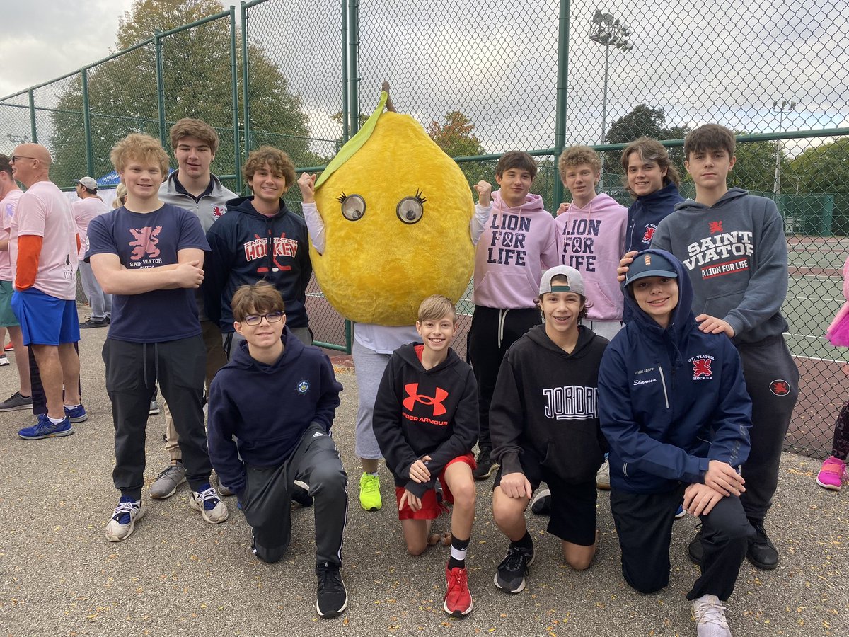 ViatorHockey's tweet photo. The boys volunteering at Lemons of Love this morning! #lemonsoflove #lionsgivingback @ViatorAthletics https://t.co/P87iChzhOc