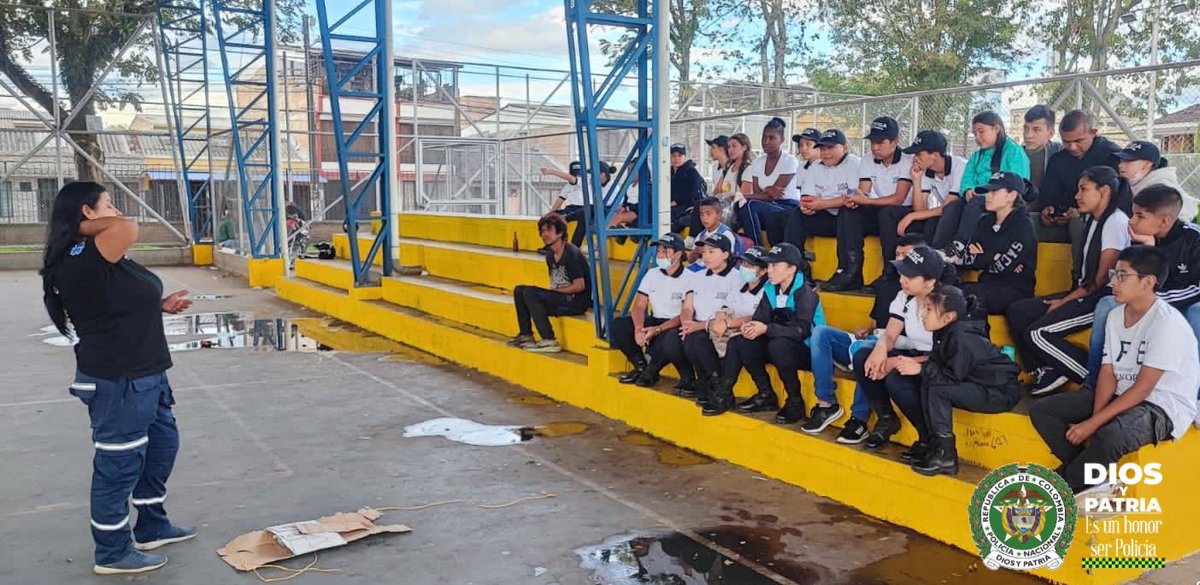 PoliciaPopayan's tweet photo. #ComunaOcho | Gracias a las gestiones adelantadas por nuestro grupo de prevención y educación ciudadana, nuestra Policía Cívica juvenil de #Popayán fue capacitada en diferentes temas de seguridad y primeros auxilios. #DiosYPatria #EsUnHonorSerPolicia https://t.co/rX2YIemWHW