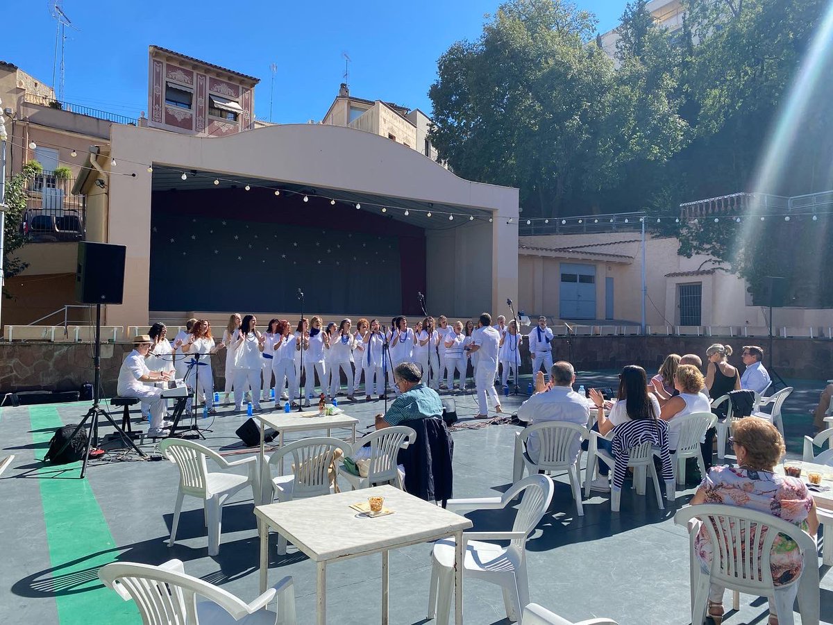 SomCapacos's tweet photo. Avui al migdia hem ofert un concert benèfic per part del cor "Amazing Gospel". Ha estat un plaer escoltar-vos, molt animat, ha estat un èxit. Us agraïm molt la vostre col·laboració en un projecte com el nostre. Moltes gràcies a tot! @AjuntaMartorell @ArcSantMarti https://t.co/3yJzb5O6JE
