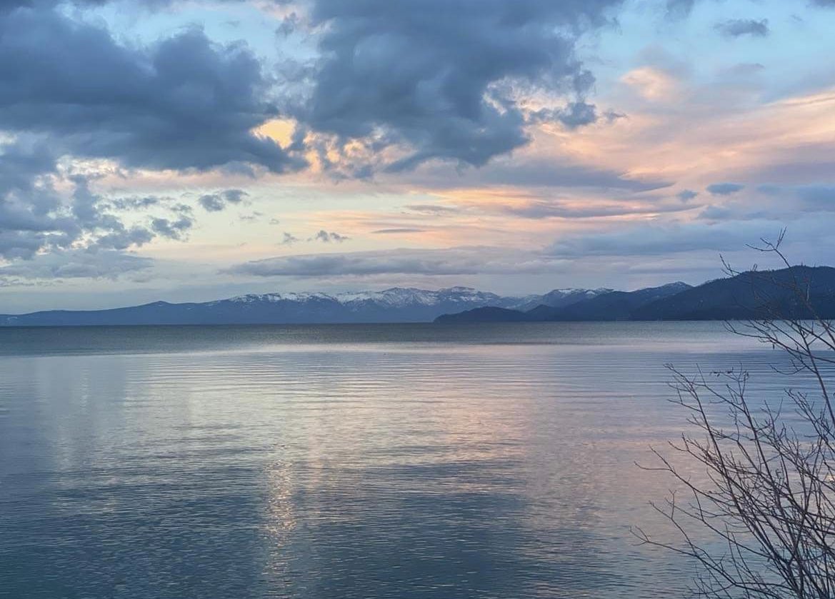 jasminericegirl's tweet photo. like there is literally nothing more rewarding than this bro look at this lake https://t.co/WQWmPKDj2y