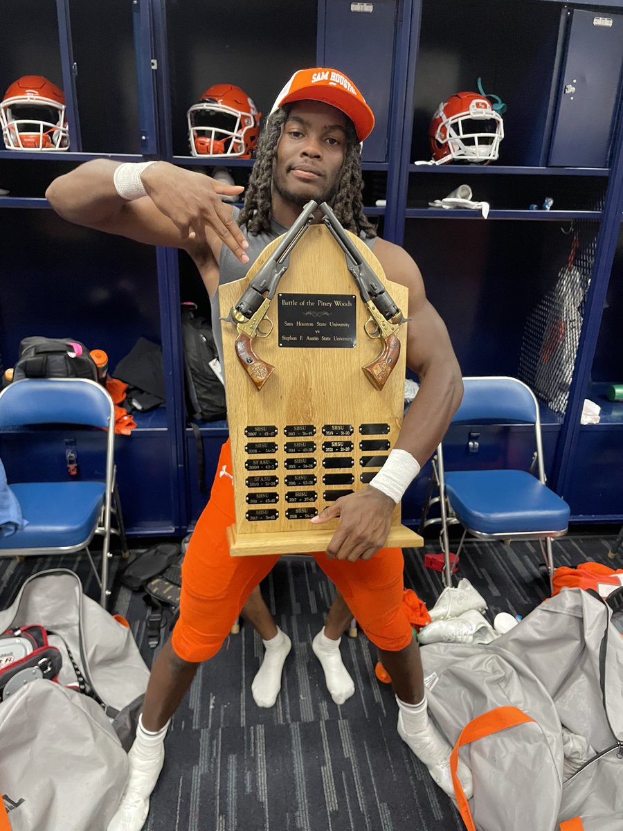 jordanmorris212's tweet photo. I love this team…Big time games ain’t nothing to me ! #EatEmUpKats https://t.co/iyEHRHakOk