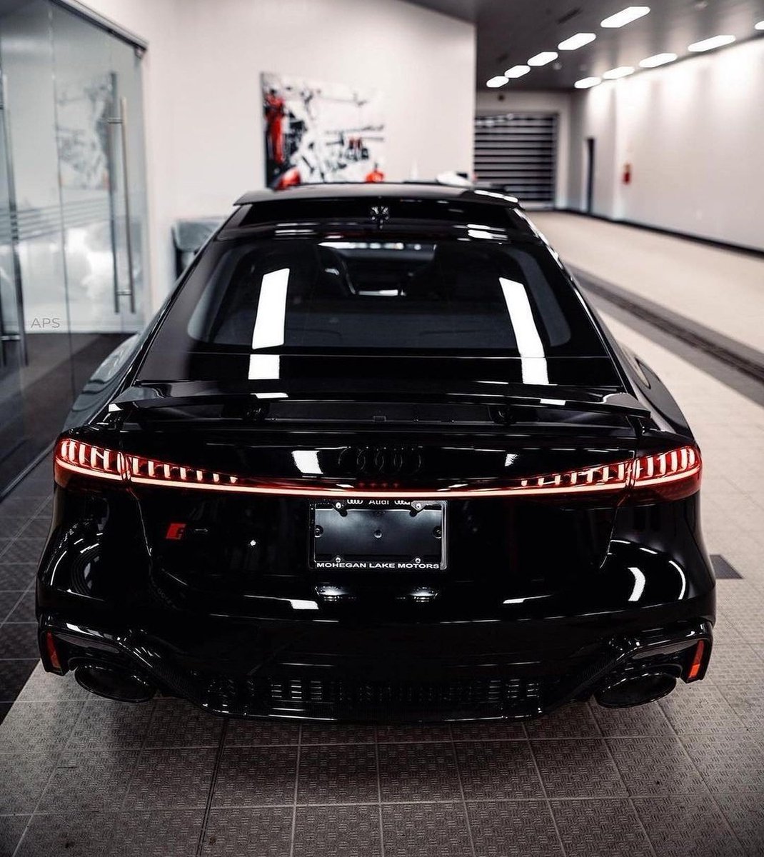 WorldWideCarsTM's tweet photo. Black Audi RS7 😳 https://t.co/4PuJlW0SPh