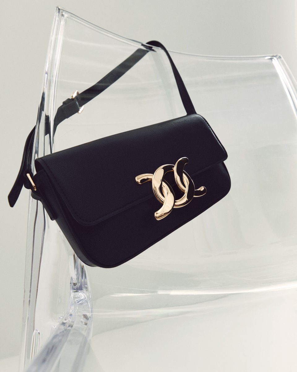 H&M Canada tweet media